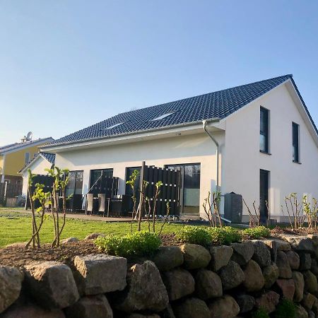 Ferienhaus Traumspot Wiek auf Rügen エクステリア 写真