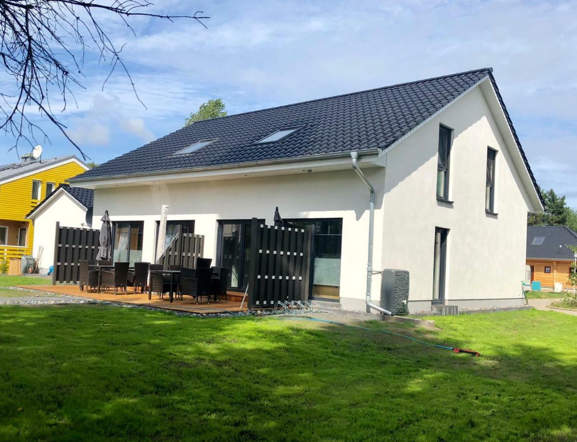 Ferienhaus Traumspot Wiek auf Rügen エクステリア 写真