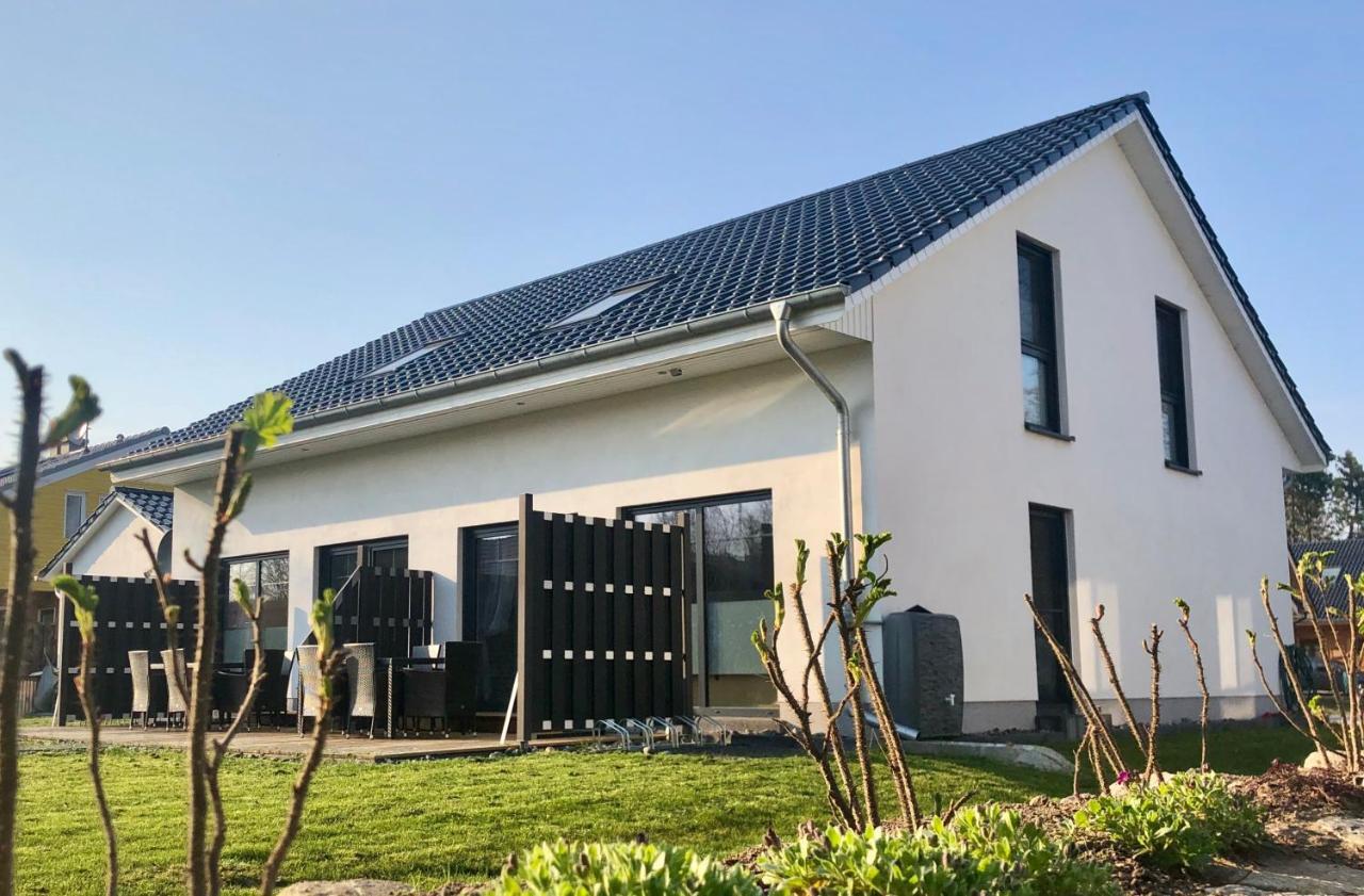 Ferienhaus Traumspot Wiek auf Rügen エクステリア 写真
